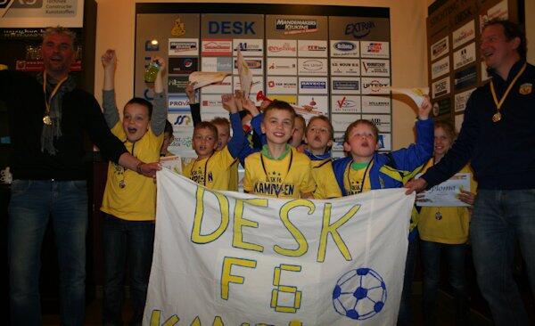 v.v. DESK tweet media