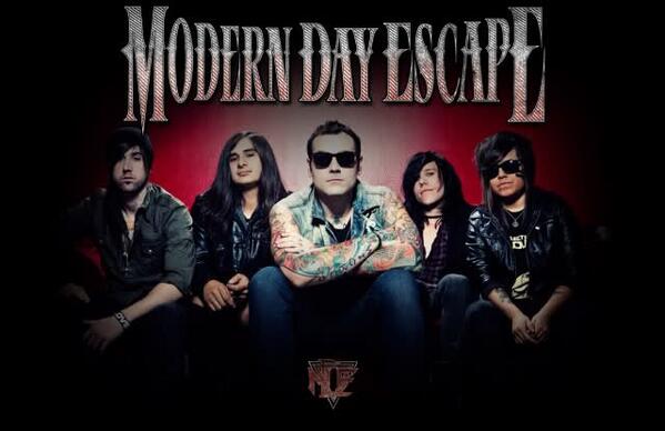 OfficialMDEFans's tweet photo. Under The Gun #moderndayescape http://t.co/MqbRnBWEYd