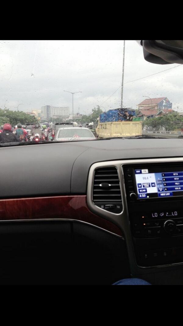 bellalunaferlin's tweet photo. Back jakartaaaaaa yuhuuuu http://t.co/1C5yUZC7Bc