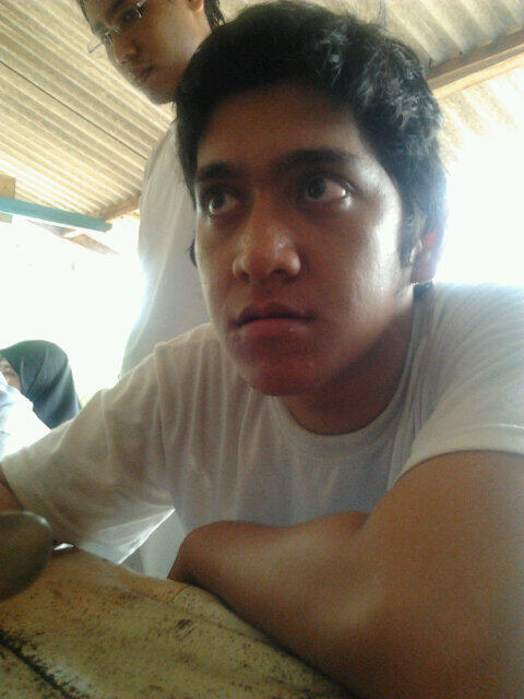 ropie_i's tweet photo. @benzbara_  ini fotonya bang bends waktu masih sekolah,hahaha http://t.co/4Yl7aADGS4