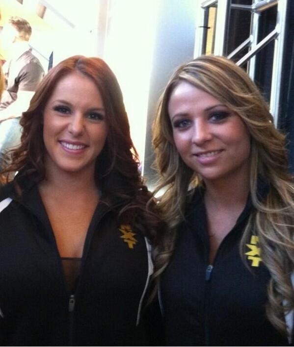 AussieEmmaNXT's tweet photo. Me and @AudreyMarieeNXT! #twins #matchingjackets #nxt #axxess http://t.co/RSzbz0jDeG