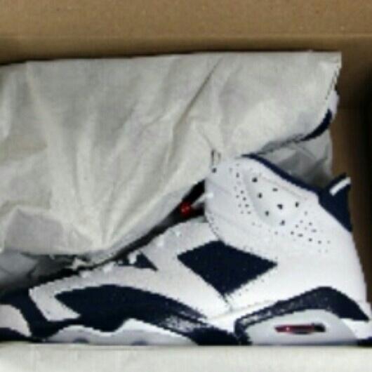 OfficialDwayneM's tweet photo. I told you , I said imma treat my self to some Jordan's. http://t.co/Bmg7htHr68