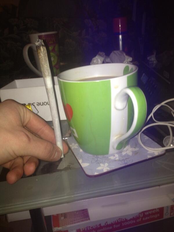 AndyMcmullin's tweet photo. Wake and bake with a cuppa #cuppa #dank #spliff http://t.co/j0Zk4vQHwB