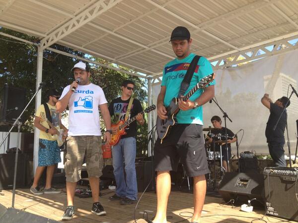 fcontrapicado's tweet photo. Y ahora @ergrupoapa en la prueba de sonido #UnConciertoporelCine en @BORABORAMGTA http://t.co/vMezM5ZlGX