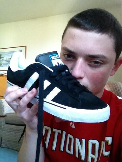 yerkyyyyerkyy's tweet image. RARE ADIDAS #RIPKEVINWARE #PRAY4WARE #LOUISVILLENATION