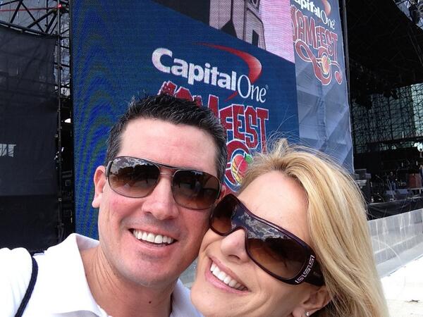 itsjoemoore's tweet photo. Having a blast at #jamfest. Thanks @CapitalOne ! http://t.co/fOAP3eHYM1