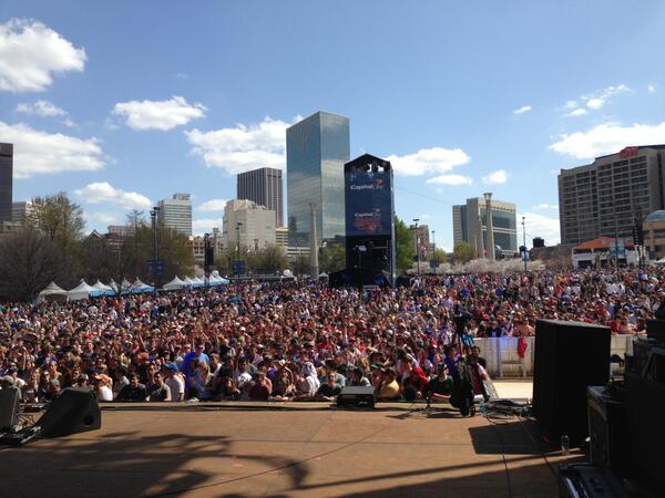 CapitalOne's tweet photo. Rock star view of the fired-up crowd at #JamFest! http://t.co/qFHbTFKFZu