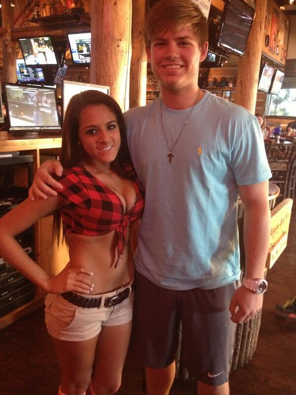 Best waitress (: <a href="/palexandriag/">Paige Garcia</a>