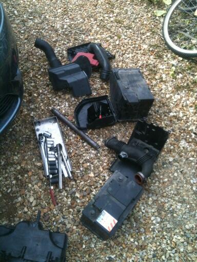All this out to change the air filter. Stupid Citroen. No wonder the French always surrender.