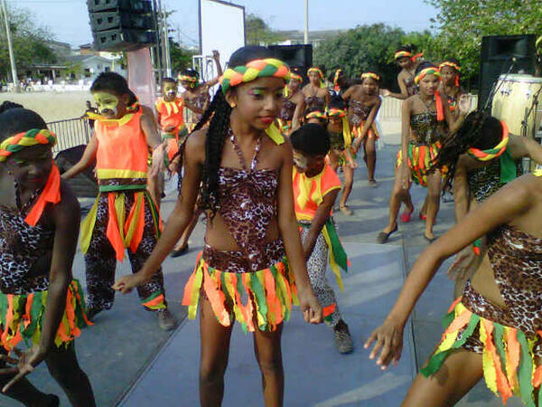 alcaldiabquilla's tweet photo. Grupo de Casas Distritales de Cultura, de los barrios Santo Domingo y 7 de abril, se presentan ahora en Cevillar http://t.co/TiVlexj3n4