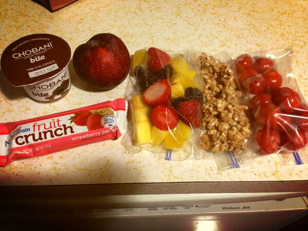 slimsexystrongg's tweet image. packed my lunch, school snack, and before workout snack for tomorrow 😊😍👌 #readytogo #springbreaksover