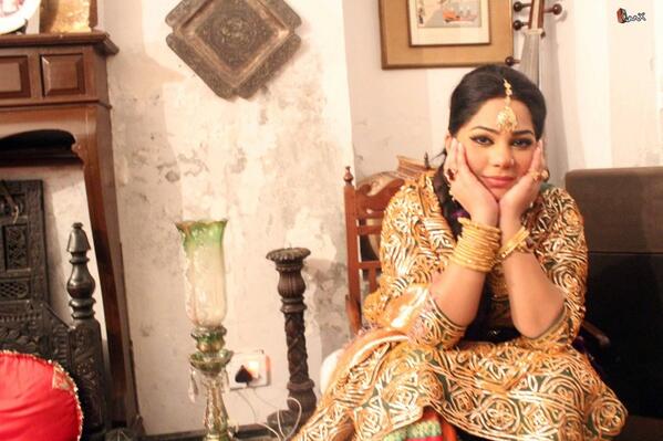 sufisanam's tweet photo. CLIK DURING SHOOTING :) http://t.co/fZjiLaW2pw