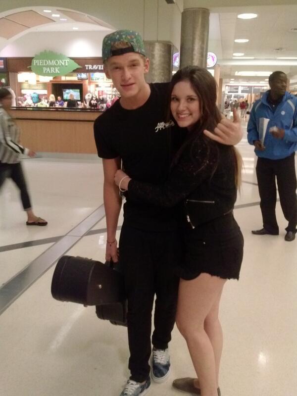 YourCodyUpdates's tweet photo. Cody with a fan last night #1 http://t.co/Ke4ALMCRNA