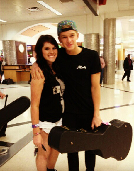 YourCodyUpdates's tweet photo. Cody with a fan last night #2 http://t.co/fRYipS9ryr