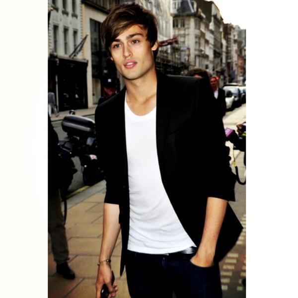 eyecandyymen's tweet photo. Douglas booth oh my😍😍😍😍 http://t.co/r2Ob7I9D7J