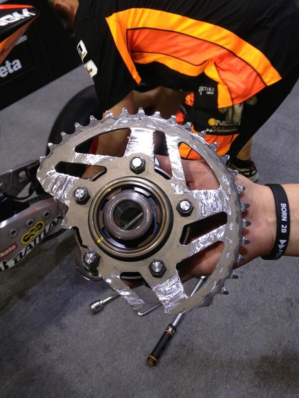 texastornado5's tweet image. Duct tape &amp;amp; jb weld might fix it 😜 but no it will not buff out as some of u suggested 😂😜👍