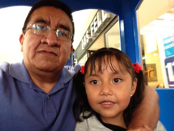AguayoMartin's tweet photo. Ximena y papá http://t.co/tgzZ9XtGOp