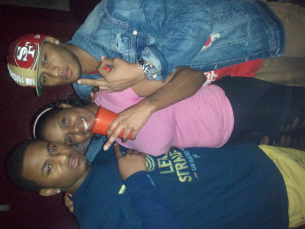 BlkBarb26's tweet photo. ME AND THE FAM http://t.co/QUkt0jfMVz