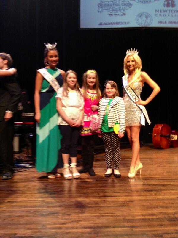 nhenderson10's tweet photo. The girls totally infatuated yesterday with the 2 Miss Kentucky Queens!! http://t.co/8k30ps1n9x
