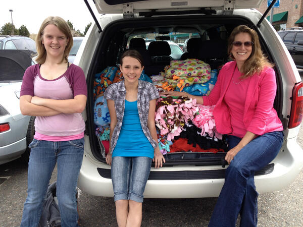 ProjectLinus1's tweet image. Met with #Girl #Scouts Mikayla and Agetha who are earning their #Silver #Award through Project #Linus- 62 blankets!