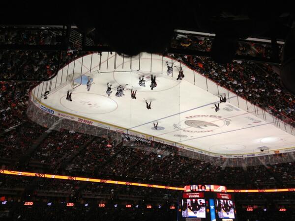 rmf811's tweet photo. LA kings v Anaheim Ducks @HondaCenter #hockey http://t.co/QkWdtrSiv2