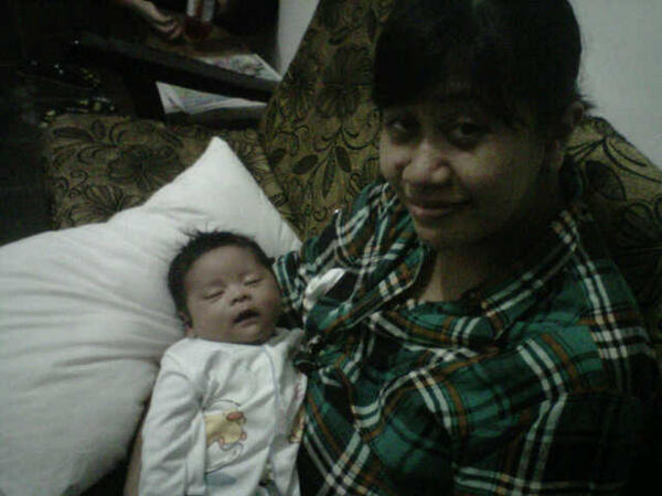 by_tri's tweet photo. My wife and my son,,,, http://t.co/UX3dt69IMZ