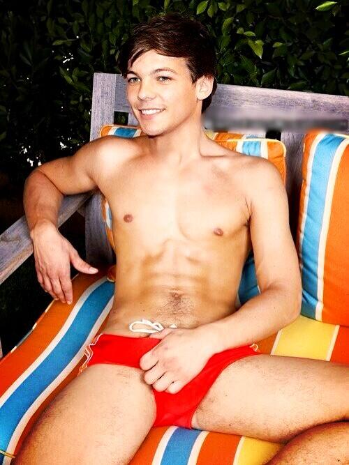 All1Man's tweet photo. Tho it's #FAKE it's still a #hotpic #louistomlinson #boner #cock #cockshot #nice #cuteboyproblems #underwear #hotguy http://t.co/7Cb8pzEXYe