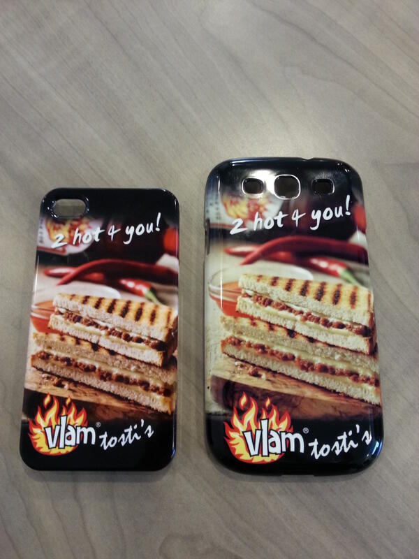 Maandag = WINNEN, volg <a href="/Vlamtosti/">Stephan Drost</a> &amp; #RETWEET als jij een van deze gave #Vlamtosti telefoonhoesjes wilt winnen!!