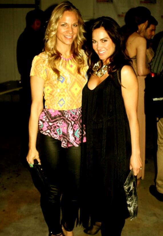 hemlinetn's tweet photo. Fun night out with @Tiffallon rocking the new @HunterDixon top http://t.co/v9LmXu2DCU