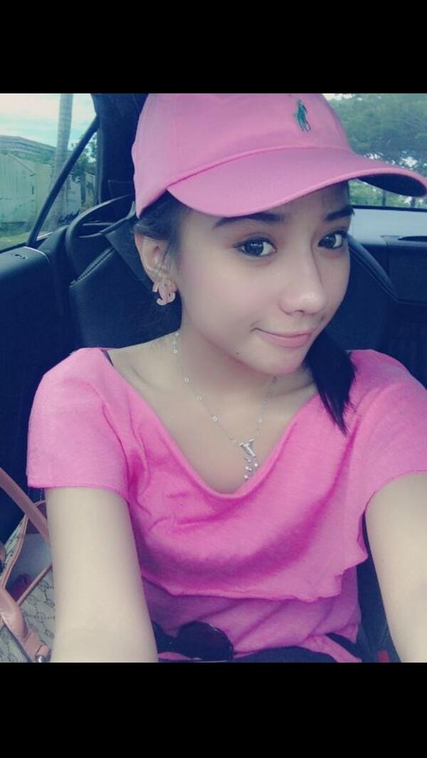 BellaristersOFC's tweet photo. Cantik bgtt ci kamuuu :p RT @bellalunaferlin: Cwiiittyy pink :* http://t.co/gWqtNWIsid