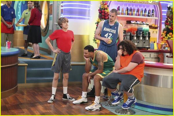 OkayJusbie's tweet photo. Hehe Nobody plays basketball like Cody. http://t.co/qofR2KzPYQ