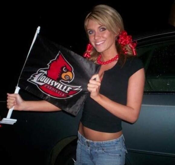 CollegeGirlsnow's tweet photo. Re tweet if you think Louisville is going to win tonight #playforware http://t.co/LKg5U68l9z
