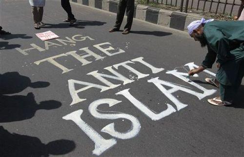 PakistanAtheist's tweet photo. Message to the world from Bangladeshi Muslims http://t.co/i3UkfwwhW1