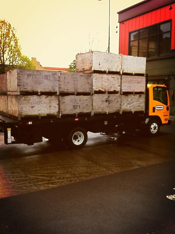 LucianPrellwitz's tweet photo. Mt. Hood wood run! (Yeah, big trucks and forklifts) http://t.co/VbEpga6y5S