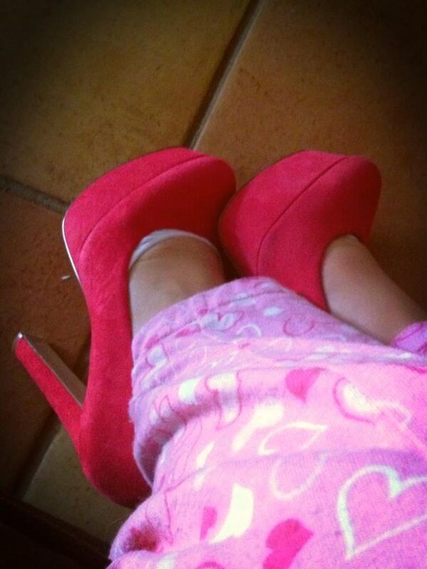 JessJames_'s tweet image. Wearing your heels round the house to wear them in #girlthing #birthdayshoes
#shoesandsocks 🎉👠