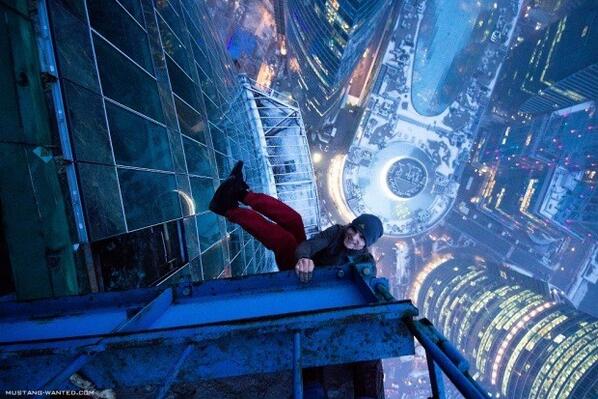 seeSERRAO's tweet photo. ...sooo how about that guy that likes taking pictures while hanging for his life...? - http://t.co/CNj09EAbbD http://t.co/7fNSFvnjLa