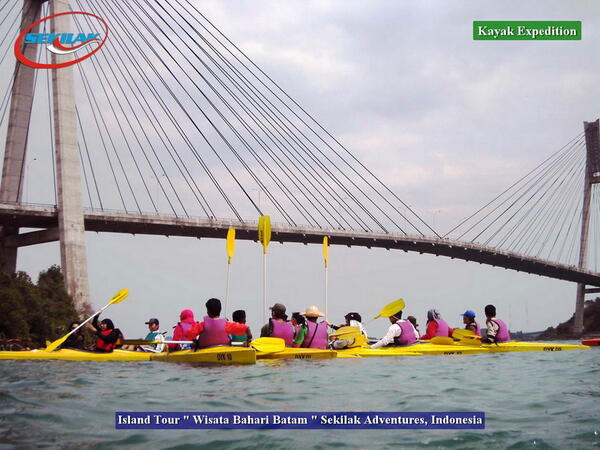 RT @edinurdi: Wisata Canoe Jembatan 1 Barelang Batam (Kepri) - Wisata Bahari.<a href="/palingindonesia/">Paling Indonesia</a>,@xplorIndonesia,AU "
