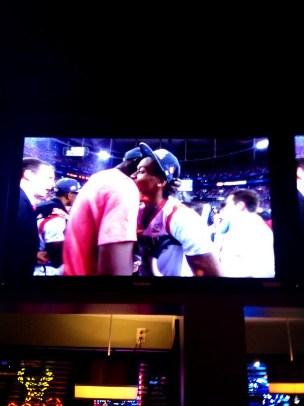 jennybloozer's tweet image. #Louisville #winforware 🏀