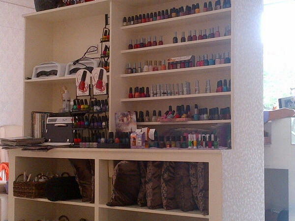 LaraTSantos's tweet photo. A slice of my heaven on earth. Polish of all colors and I choose..nude. I'm manang like that. http://t.co/J7u53M5s6y