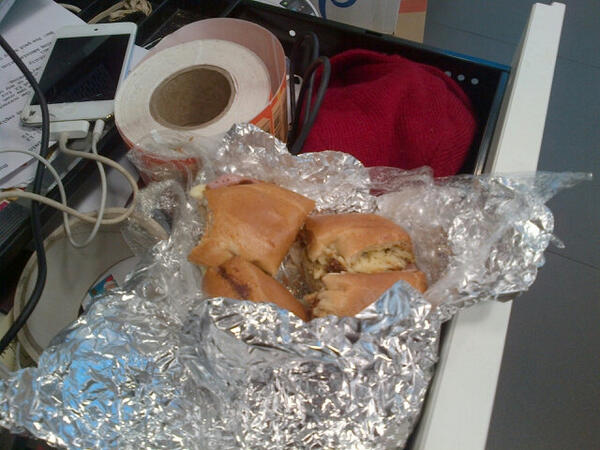 ellsbelllsss's tweet image. @rosieedgar @MarcusL91 cut it up into small pieces #lastslonger