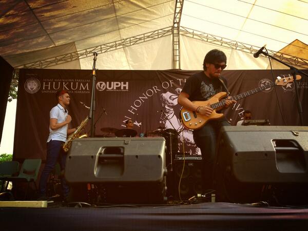 THANKS <a href="/BarryLikumahuwa/">Elseos Jeberani E</a> project sudah mengisi acara Bazaar FH UPH kita hari ini. KEREN BANGET!!!!