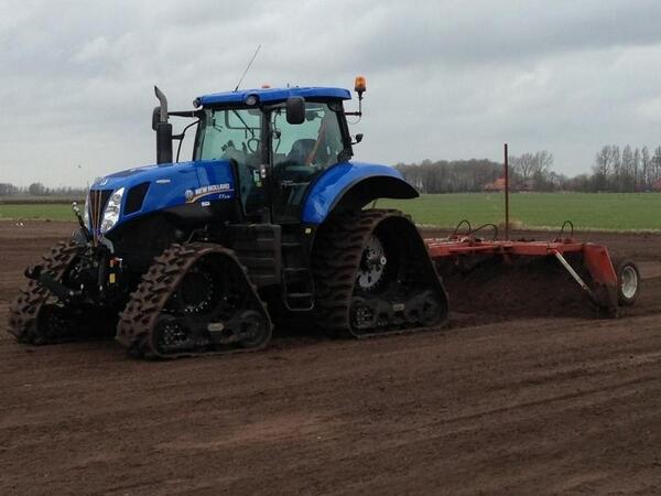 Lolkemaloon's tweet photo. Kilveren met loonbedrijf Lolkema op rups http://t.co/N9IX8TYGnV