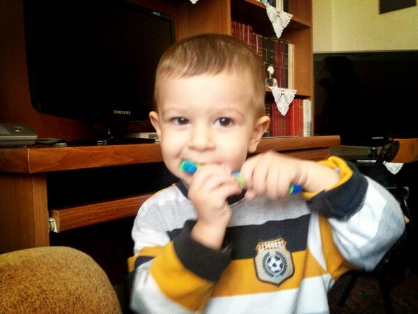 feymanege's tweet photo. En az iki dakika... http://t.co/JajoIuAuNp