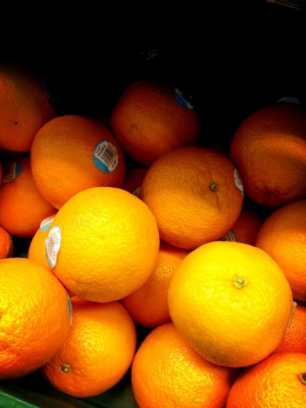 AdamCleator's tweet photo. @JoshSHallam @LennonMj 
Where do you store your oranges mate #underthecupboard http://t.co/7HJEKclE5F
