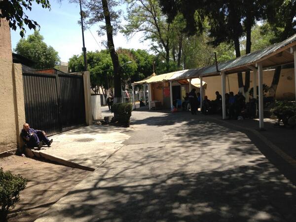 LCoronaTrejo's tweet photo. Jefatura de gobierno trabajando en conjunto con el albergue de Coruña @ManceraMiguelMX @_morenobrizuela http://t.co/yNV3cGCnj7