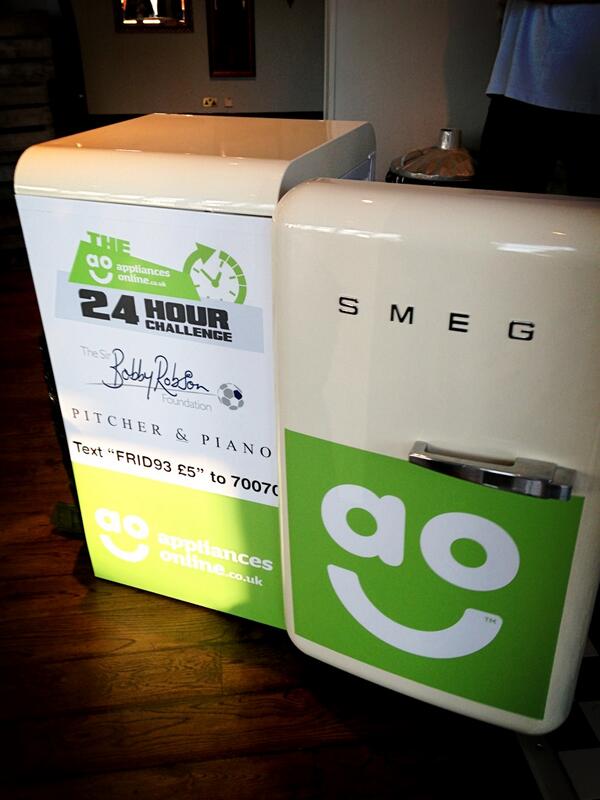 Ultrarunner2's tweet photo. @tony_the_fridge will be running 24 hrs this Friday from 6pm around Newcastle quayside Why not come and support him. http://t.co/HjtWhaAWFO