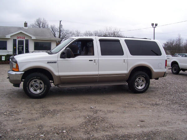 TelegraphAuto's tweet image. 2001 Ford Excursion for $4,995