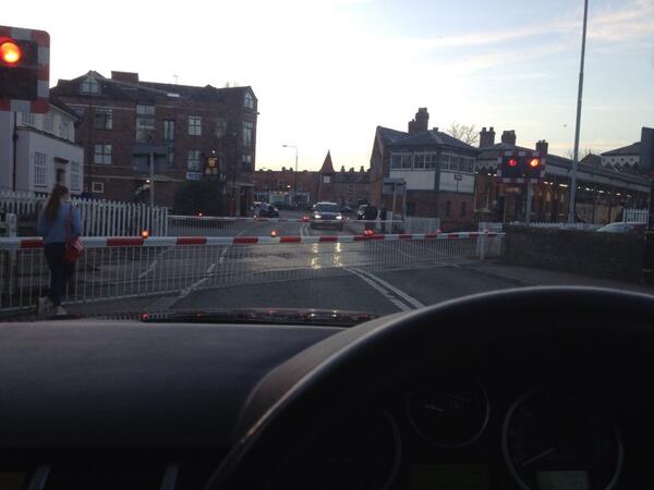 magaligorre's tweet image. so cute 🚂 but I want to eat now my lovely Thai food ... #pickedup