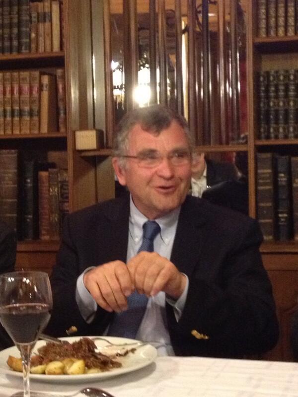 SdeMenthon's tweet photo. Xavier Fontanet (essilor) "l'état français est 1 jockey obèse qui engueule son cheval " http://t.co/r18xaq5slL