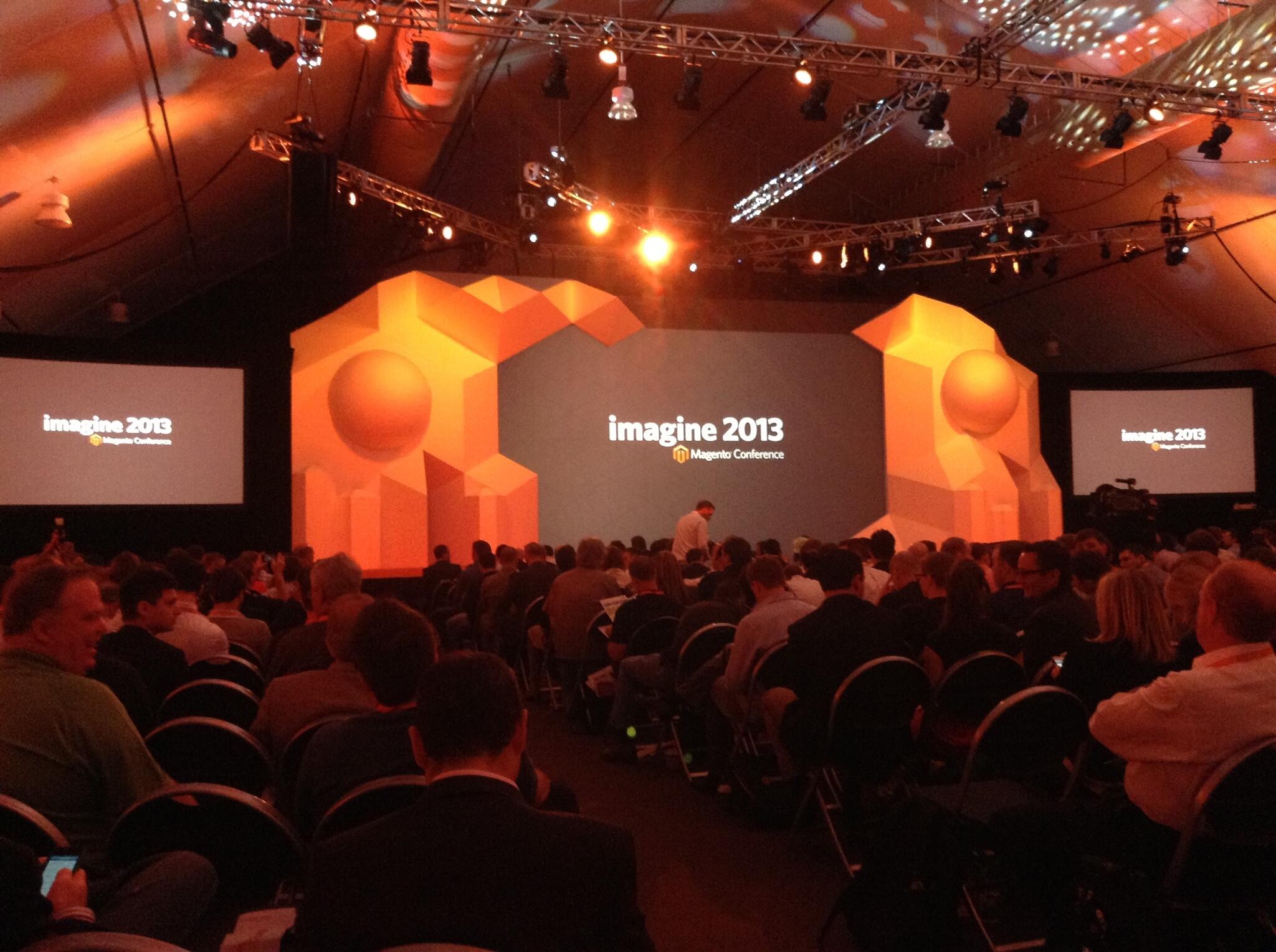 ignacioriesco: Esto esta a punto de empezar. General sesión. #magentoimagine http://t.co/O9db6iNZgT